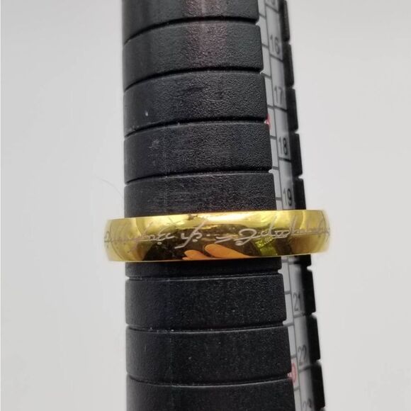 Lord of the‎ rings chisen one gold tone band ring size 9 R152 - Picture 3 of 3